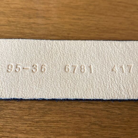 Hugo Boss suede belt - Picture 9 of 10